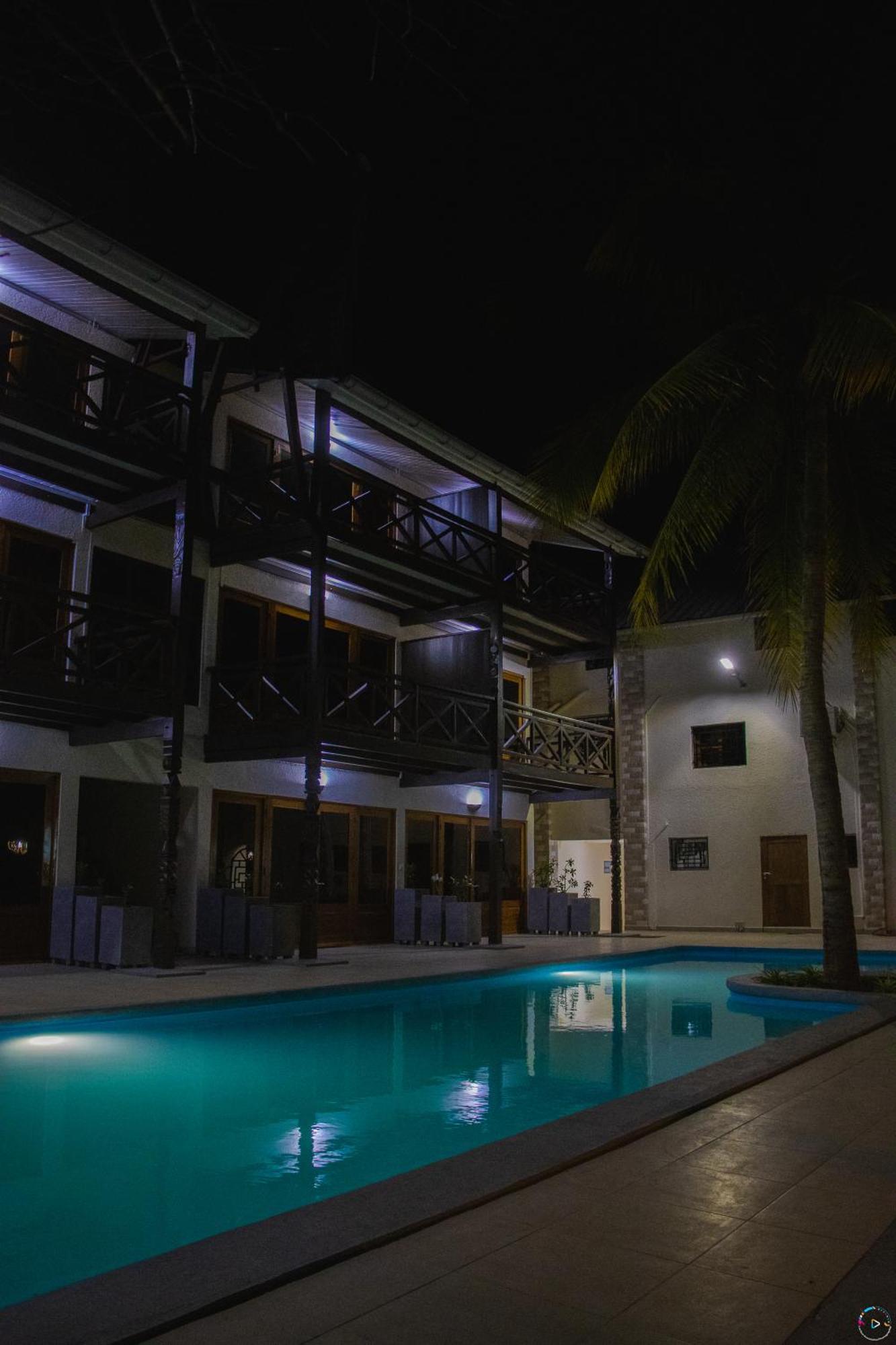 מורונדבה Hotel Baobab Cafe מראה חיצוני תמונה
