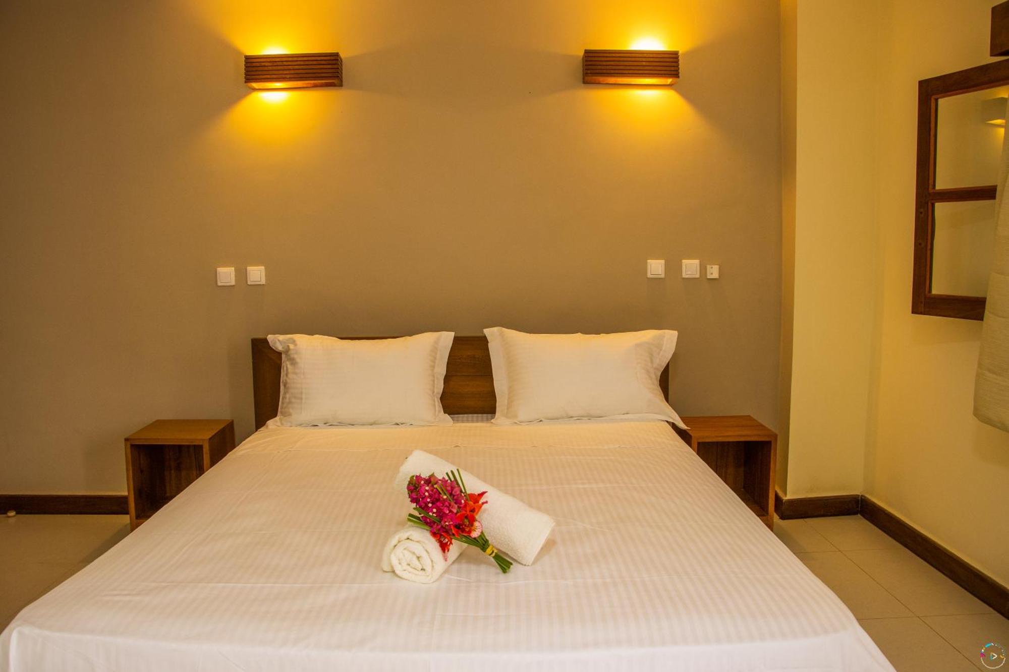מורונדבה Hotel Baobab Cafe מראה חיצוני תמונה