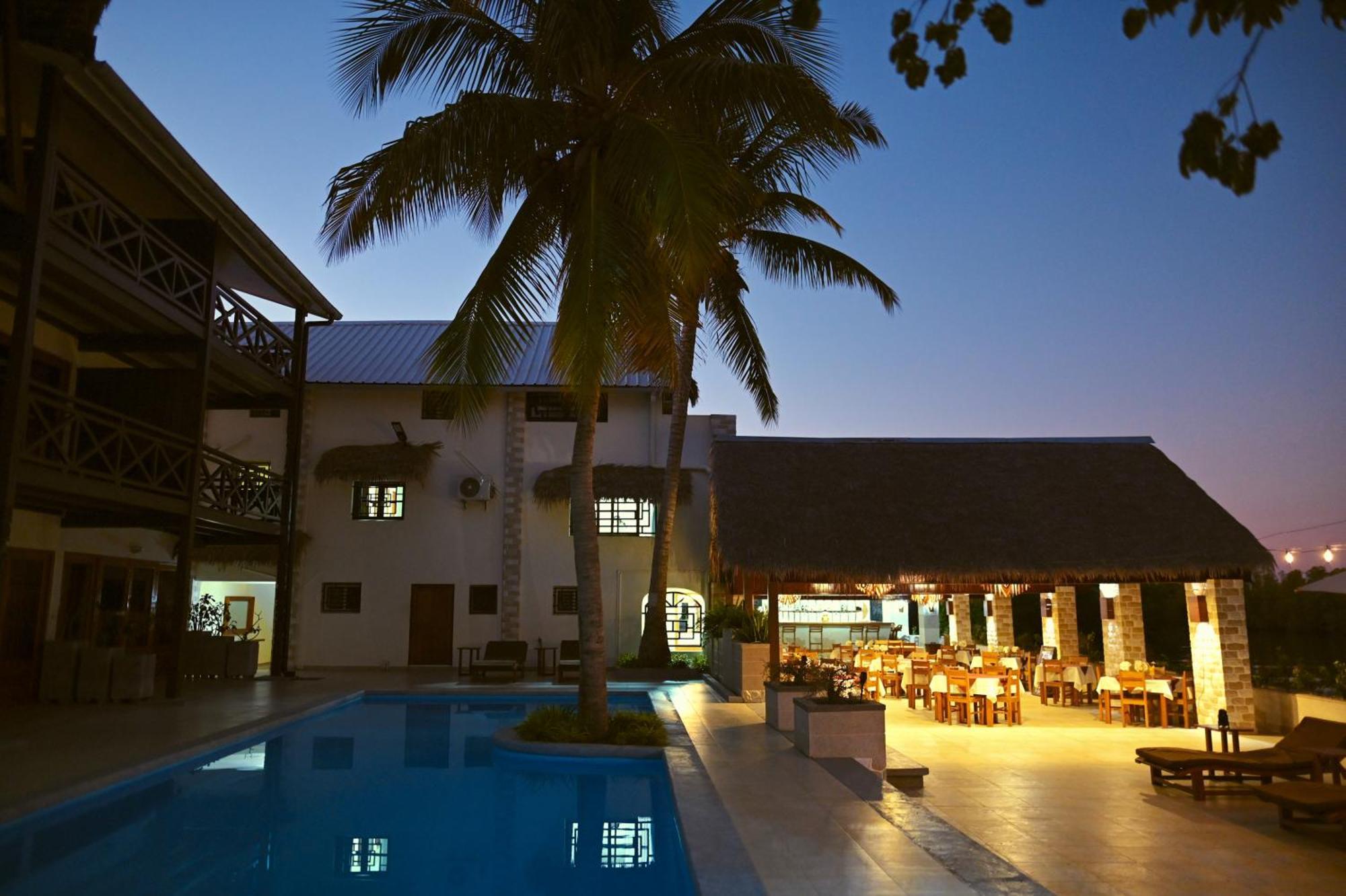מורונדבה Hotel Baobab Cafe מראה חיצוני תמונה