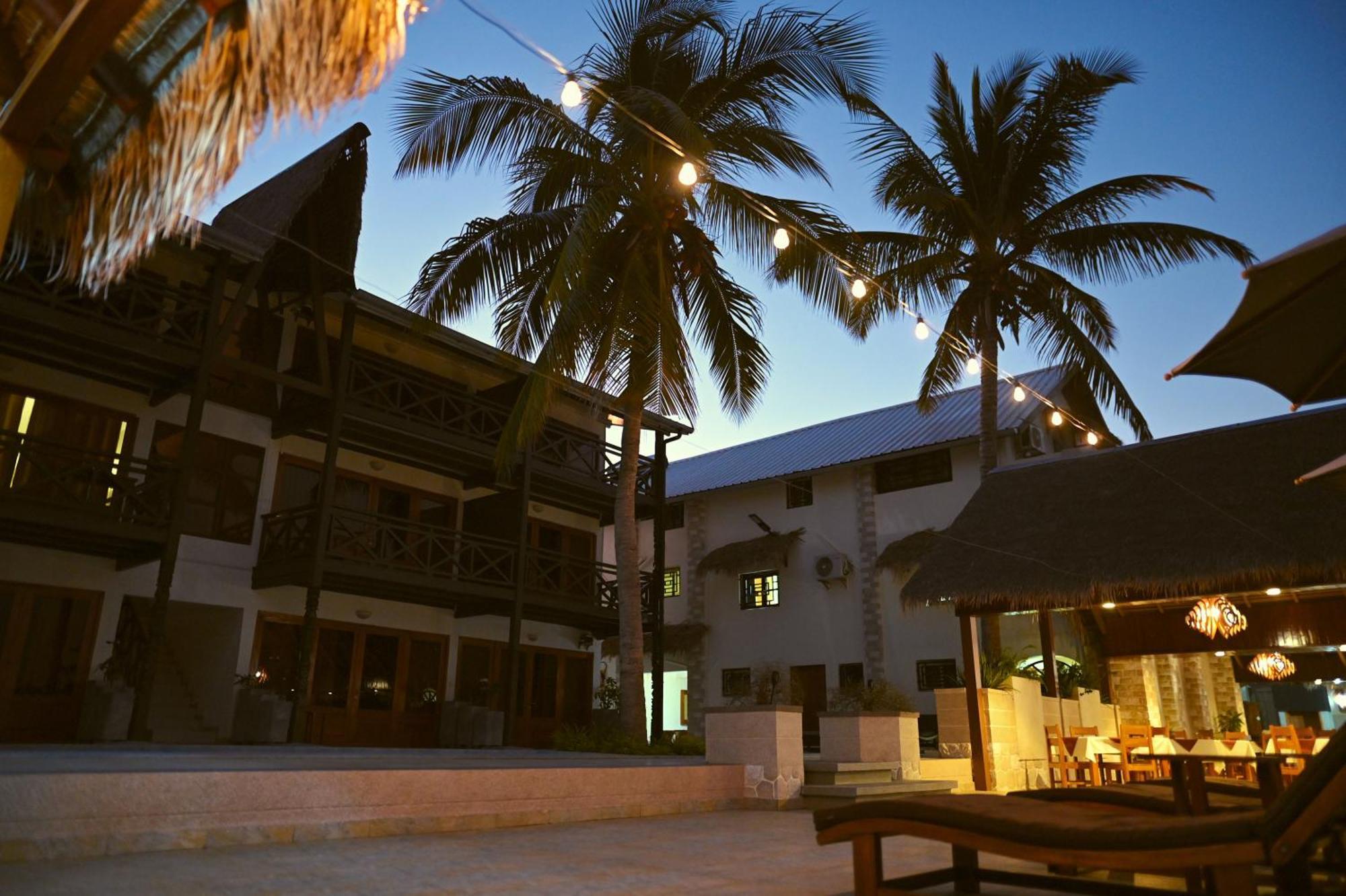 מורונדבה Hotel Baobab Cafe מראה חיצוני תמונה