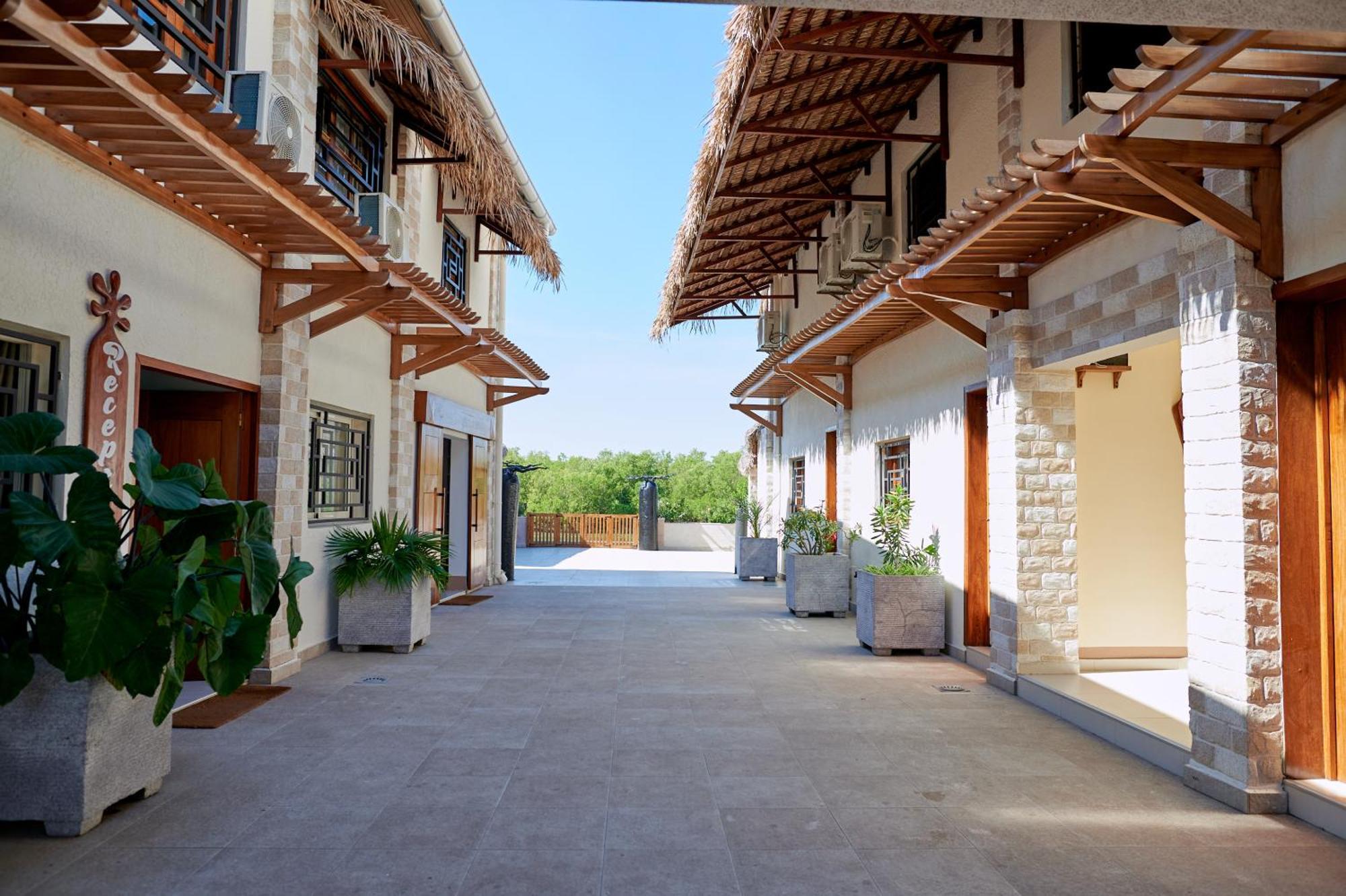 מורונדבה Hotel Baobab Cafe מראה חיצוני תמונה